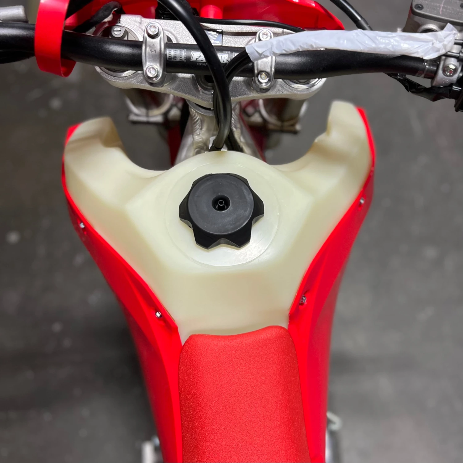 3.0 Gal Fuel Tank #12261 4 3.0 Gal Fuel Tank #12261 - Image 2